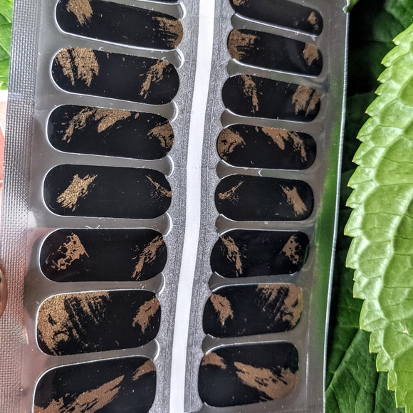 5 for $20 Nail Wraps- Gold Paint Play - Picture 3 of 9